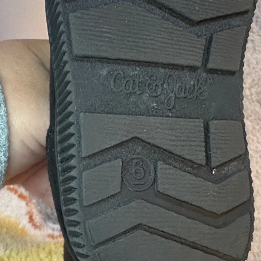 Cat & Jack Arlo Black fleece tall Kids Boots size 6 little person  new condition